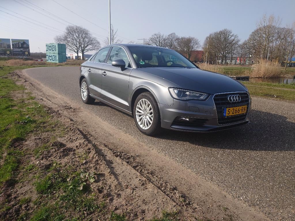 Audi A3 Limousine 1.4 TFSI 125PK Pro Line Plus, Auto's, Voorwielaandrijving, 125 pk, 4 cilinders, Leder en Stof