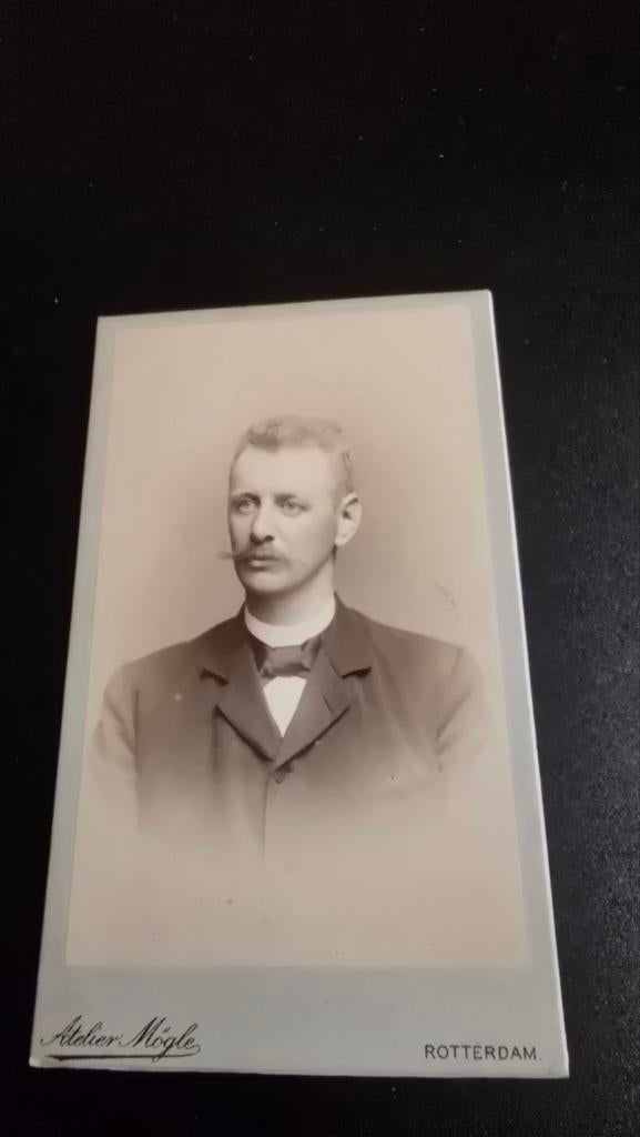 Antieke Foto: Portret van een heer, Atelier Mögle Rotterdam, Ophalen of Verzenden