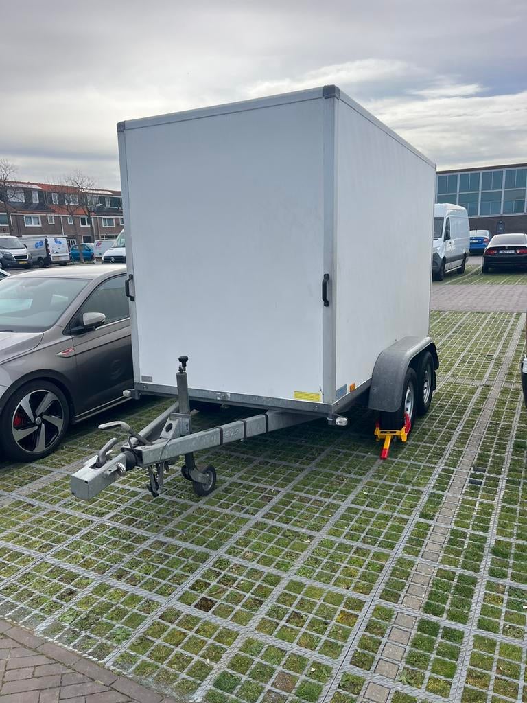 Saris gesloten aanhanger 3 bij 150/180, Auto diversen, Aanhangers en Bagagewagens, Ophalen of Verzenden, Zo goed als nieuw