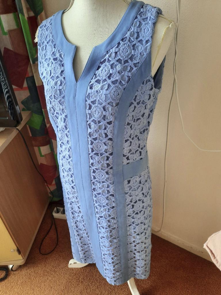 Schitterende jurk van CAROLINE BISS mt 40, Kleding | Dames, Maat 38/40 (M), Blauw, Ophalen of Verzenden, Zo goed als nieuw