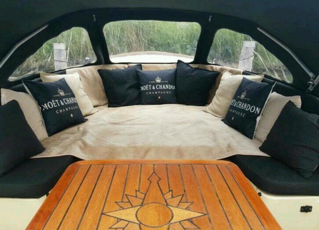 Kussens van MOËT & CHANDON voor aan boord ‼️, Ophalen of Verzenden, Nieuw, Interieur en Kussens