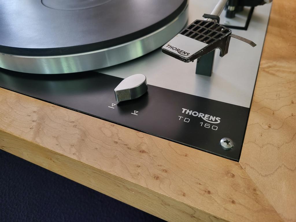 Thorens TD160 met Custom Birdseye Maple console, Ophalen, Zo goed als nieuw, Platenspeler, Thorens