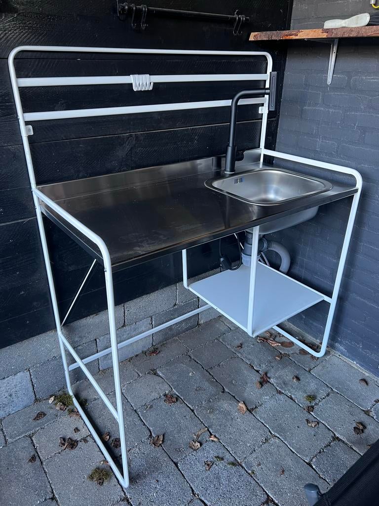 Buitenkeuken met spoelbak en kraan, Ophalen, Zo goed als nieuw