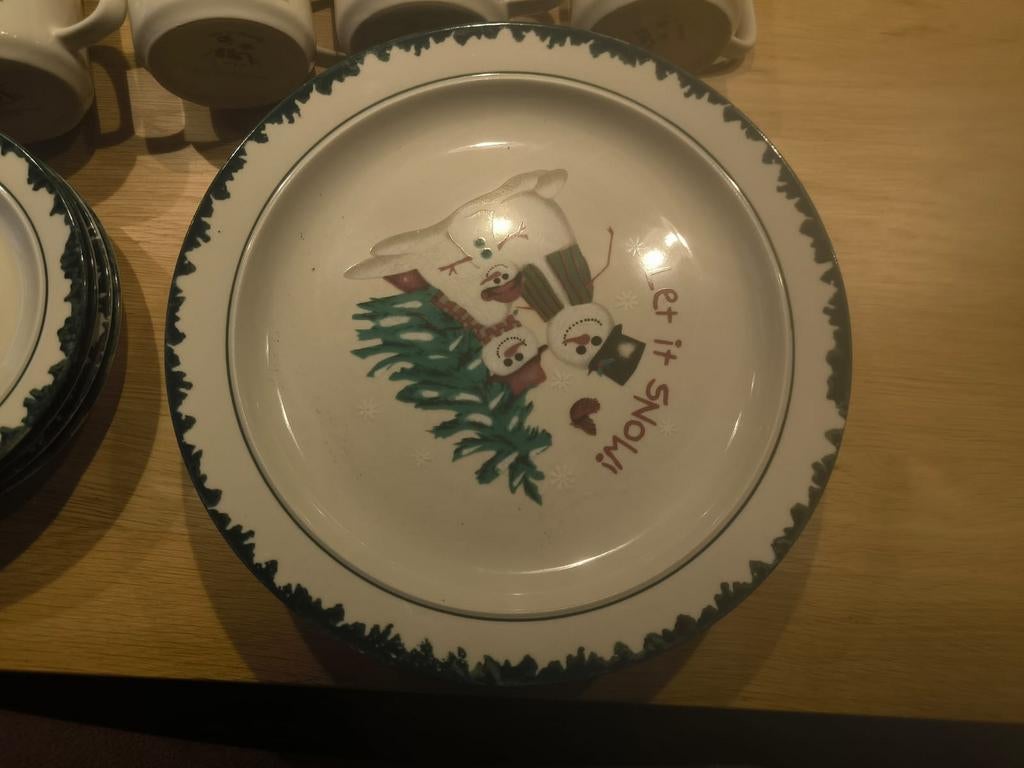 Kerstservies 4 Borden en 4 kop/schotels peper/zoutstel € 20,, Diversen, Kerst, Ophalen of Verzenden, Nieuw
