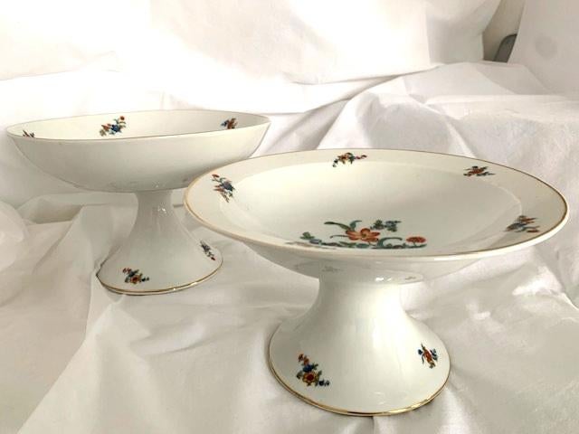 2 antieke porseleinen fruitschalen op voer, Ophalen of Verzenden