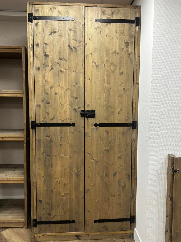 Kleding kast winkelinrichting 240 x 140 x 60, Ophalen, Zo goed als nieuw, 50 tot 75 cm, 150 tot 200 cm