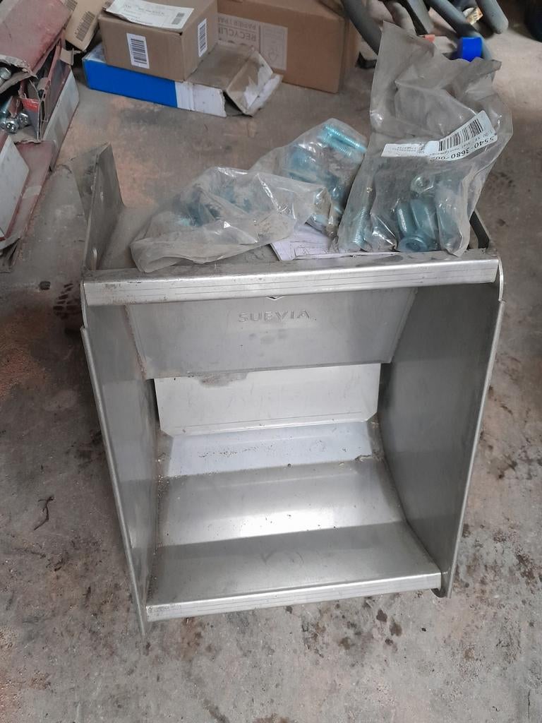 Suevia sneldrinkbak, Dieren en Toebehoren, Stalling en Weidegang