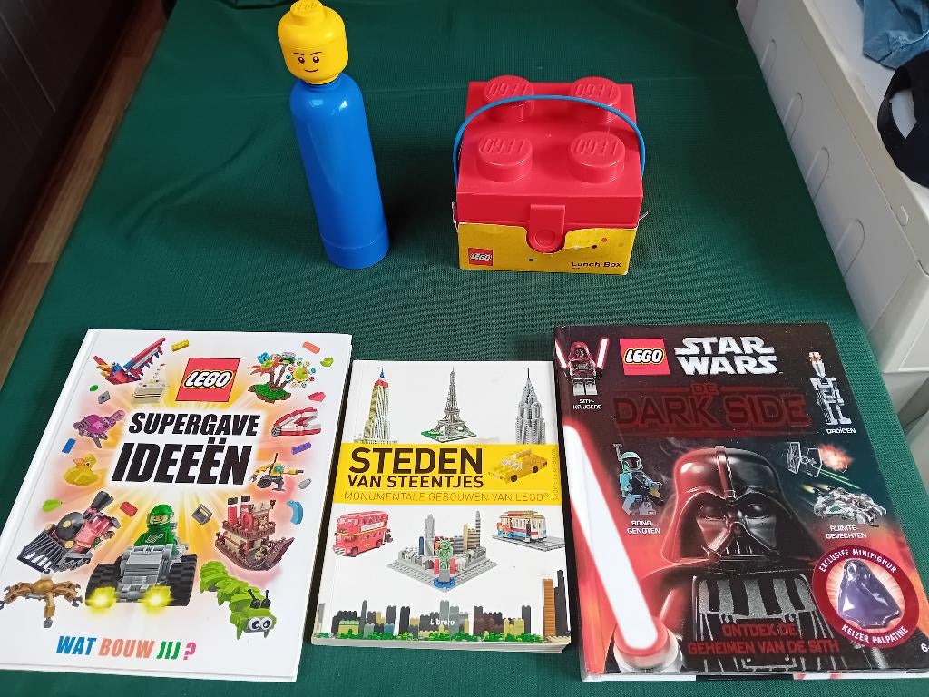 Lego boeken, lunchbox en drinkfles., Ophalen of Verzenden, Zo goed als nieuw, Lego