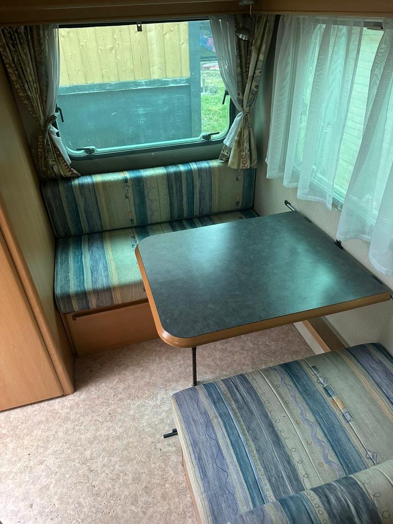 Caravan Adria met voortent, Caravans en Kamperen, Rondzit, Omvormbare zithoek, Tot en met 3, Particulier