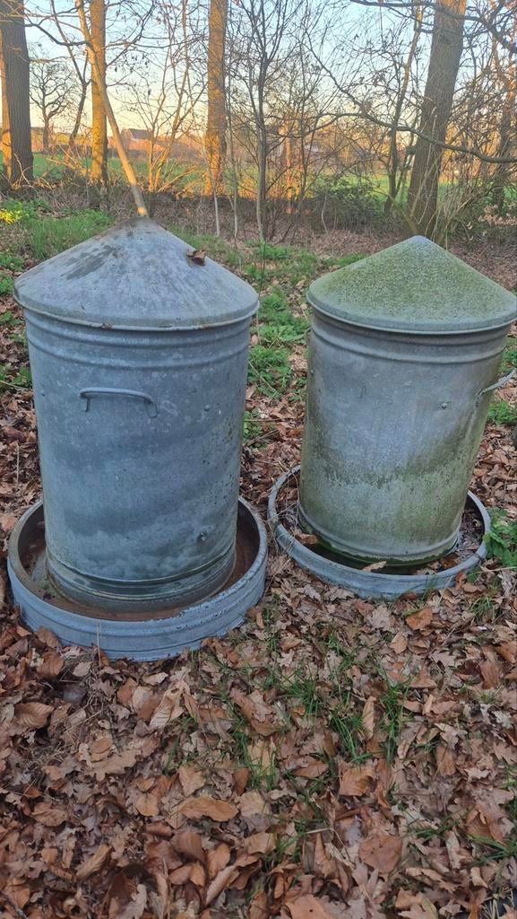 Zinken voersilo voor kippen., Dieren en Toebehoren, Ophalen, Gebruikt, Drinken en Voederen
