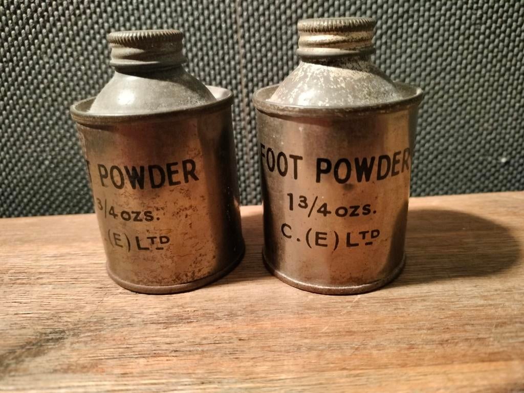 Blikjes voetpoeder foot powder Brits WOII, Verzamelen, Militaria | Tweede Wereldoorlog, Ophalen of Verzenden, Engeland, Overige typen