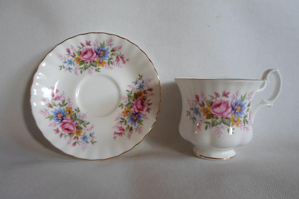 Royal Albert Berkeley Kop & Schotel, Ophalen of Verzenden, Zo goed als nieuw, Porselein, Kop en/of schotel