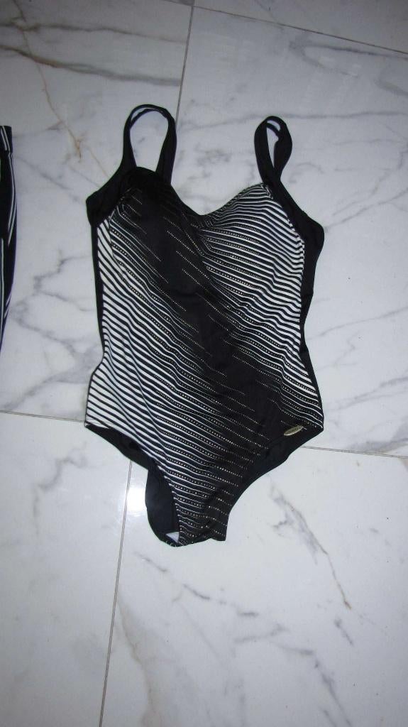 42D SUNFLAIR badpak zwart goude, Kleding | Dames, Ophalen of Verzenden, Zo goed als nieuw, Zwart, Badpak