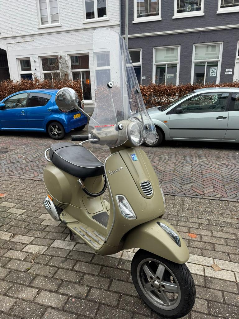 Vespa 2013, Ophalen, Zo goed als nieuw, Benzine