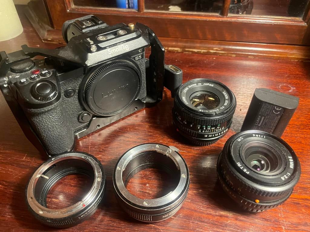 Lumix S5 met cage, Audio, Tv en Foto, Fotocamera's Digitaal, Compact, Ophalen of Verzenden, Zo goed als nieuw, Overige Merken