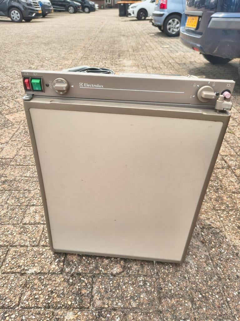 Dometic RM-4200 absorptie inbouw koelkast op gas 12v 220v, Ophalen of Verzenden, Magneetbord