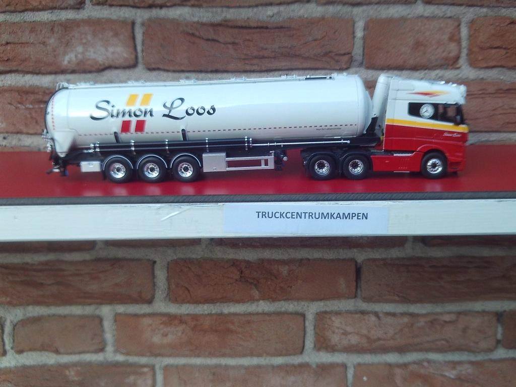 Tekno  Mercedes  Longline  van  Simon  Loos.