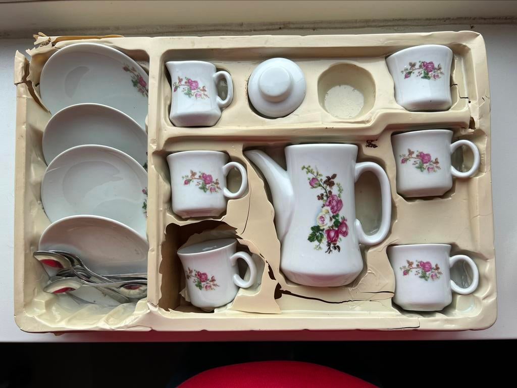 Retro jaren 90 porceleinen kinderservies 16 delig, Ophalen of Verzenden, Zo goed als nieuw, Jongen of Meisje