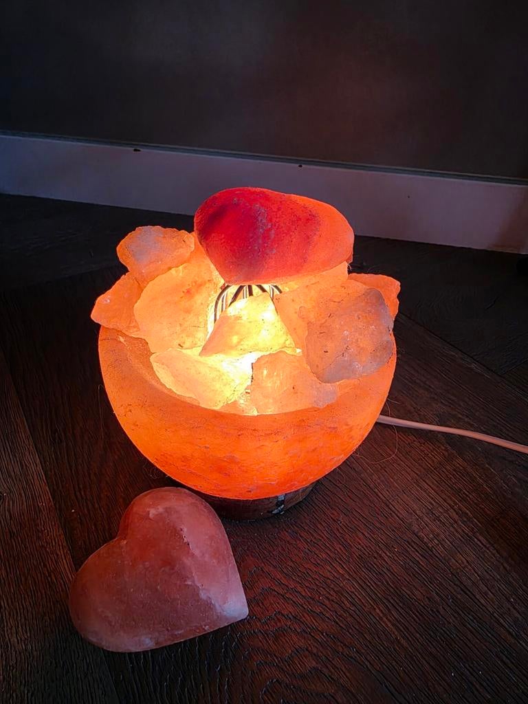 Leuke zoutlamp met 3 hartjes vormen, Huis en Inrichting, Lampen | Tafellampen, Ophalen, Minder dan 50 cm