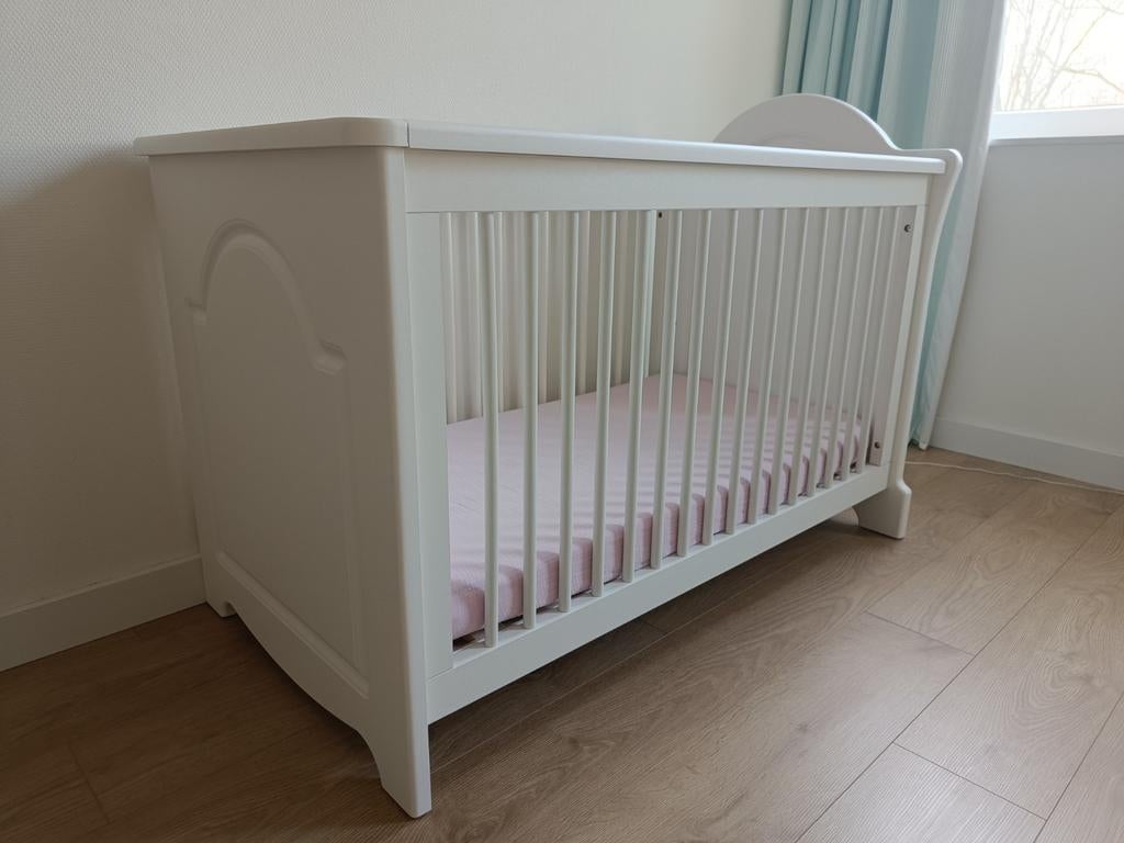 Witte cabino ledikant Daphne, inclusief matrasje, Ophalen, Zo goed als nieuw, Jongetje of Meisje