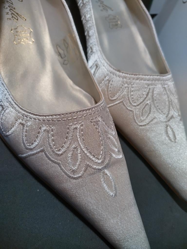Elegante bruids pumps - maat 40, Pumps, Nieuw, Ophalen of Verzenden, Carla Selvone