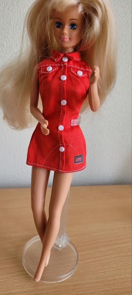 Barbie lee jeans jurk, Verzamelen, Ophalen of Verzenden, Zo goed als nieuw, Kleertjes