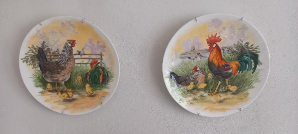 2x Bone China crown Stafford wandborden H. Arndt. kip haan, Ophalen of Verzenden