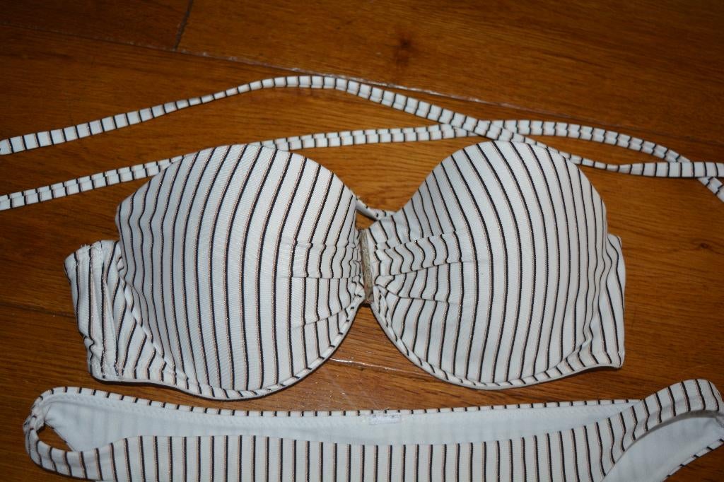 Censored, strapless bikini in streeppatroon, mt 40, Kleding | Dames, Badmode en Zwemkleding, Zo goed als nieuw, Bikini, Wit, Ophalen of Verzenden