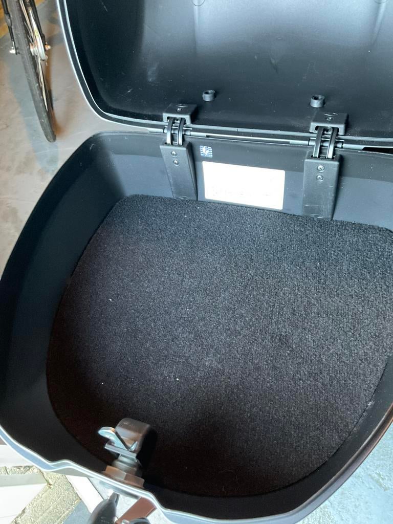 Vespa Sprint topkoffer met rugsteun kleur grijs 707c, Ophalen, Zo goed als nieuw, Overige typen, Vespa