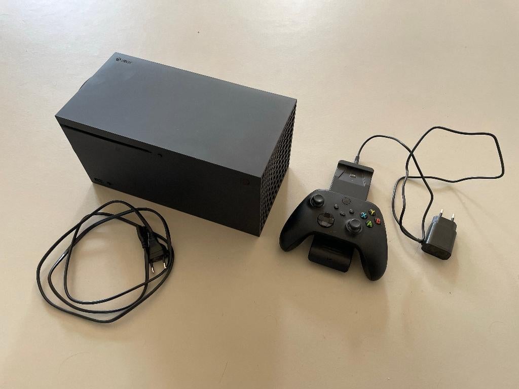 Xbox Series X + 1 Controller & Oplaadstation, Spelcomputers en Games, Spelcomputers | Xbox Series X en S, Ophalen, Zo goed als nieuw