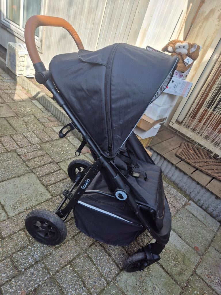 Lionelo kinderwagen zwart, Luchtbanden, Zo goed als nieuw, Ophalen, Kinderwagen