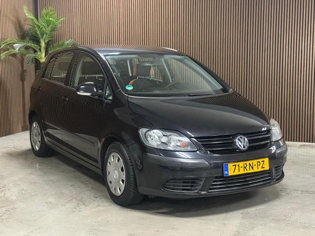 Volkswagen Golf Plus 1.6 FSI Turijn (bj 2005, automaat), Gebruikt, 4 cilinders, Zwart, 115 pk
