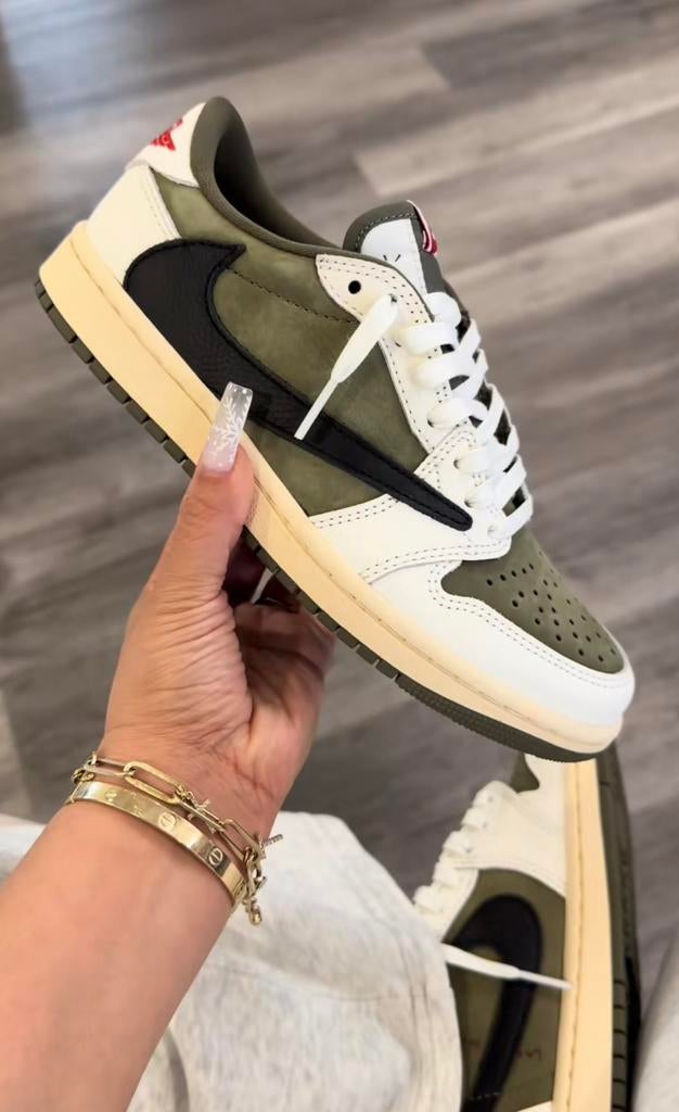 Travis Scott Olive, Ophalen of Verzenden, Nieuw, Overige kleuren, Sneakers of Gympen