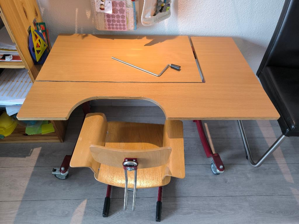 Hoge kwaliteit kinderbureau met stoel, Ophalen, Gebruikt, Tafel(s) en Stoel(en)