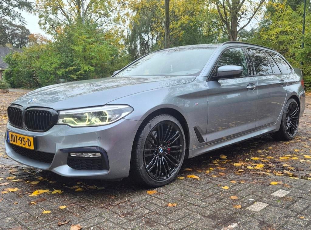 BMW 5-Serie 2.0 520D Touring AUT 2018 Grijs, Automaat, Achterwielaandrijving, 1995 cc, Zwart