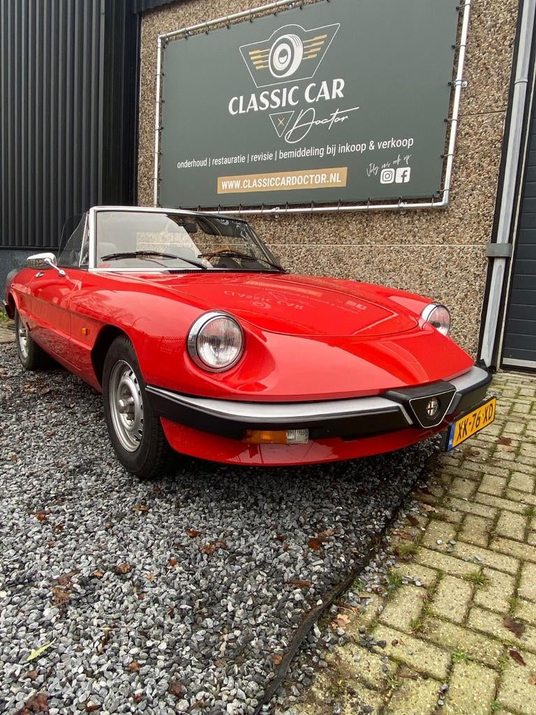 Alfa Romeo Spider 1985 Rood, Auto's, Alfa Romeo, Achterwielaandrijving, Zwart, 4 cilinders, Cabriolet