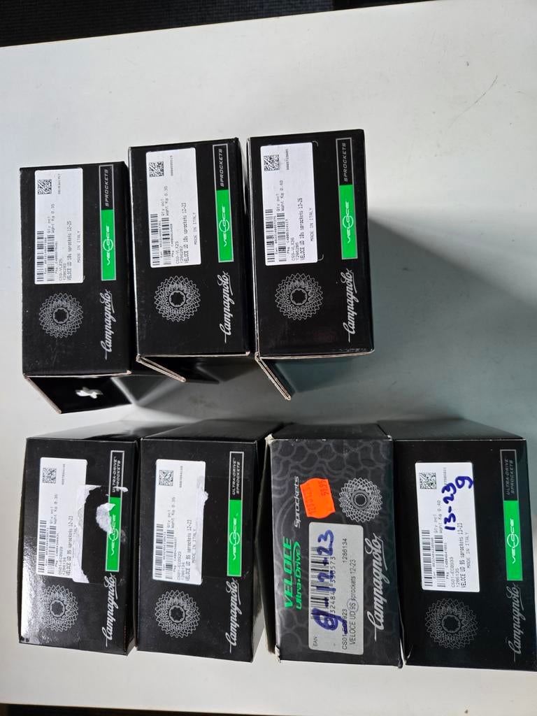 Nieuwe campagnolo 9 en 10 speed cassettes veloce crankset., Ophalen of Verzenden, Nieuw, Crankstel of Pedalen