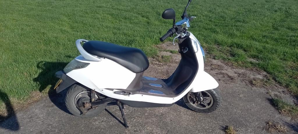 Yadea scooter, Ophalen, Elektrisch