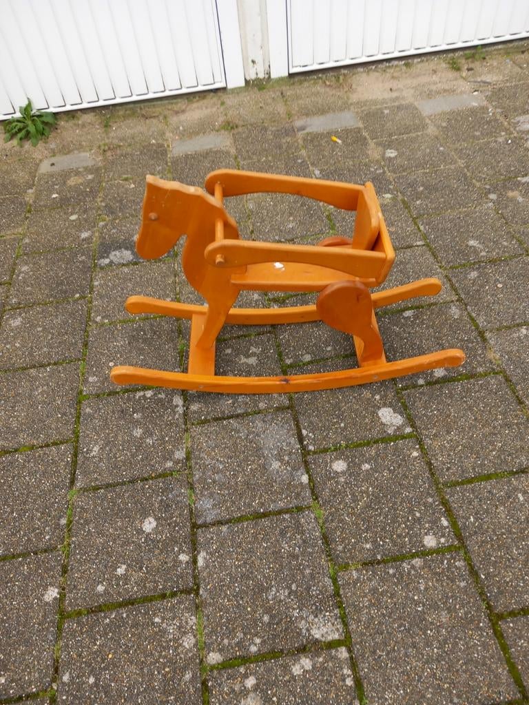 Massief houten hobbelpaardje, Ophalen, Zo goed als nieuw