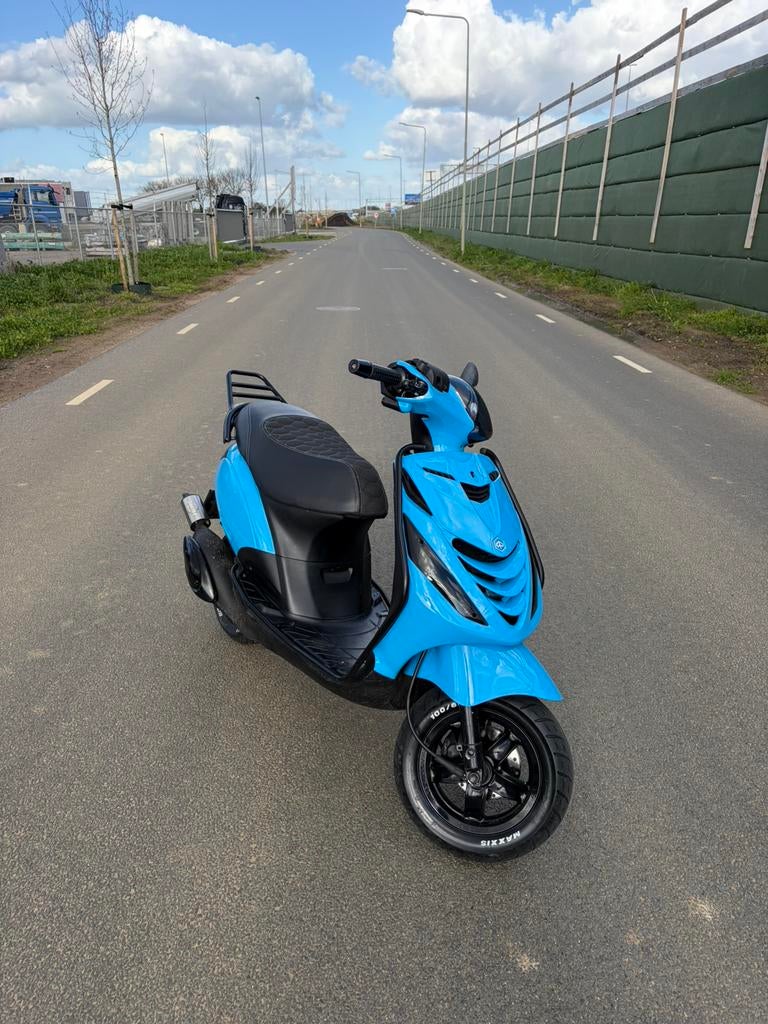 Zip 70cc watergekoeld, Ophalen, Tweetakt, Maximaal 45 km/u, Zo goed als nieuw