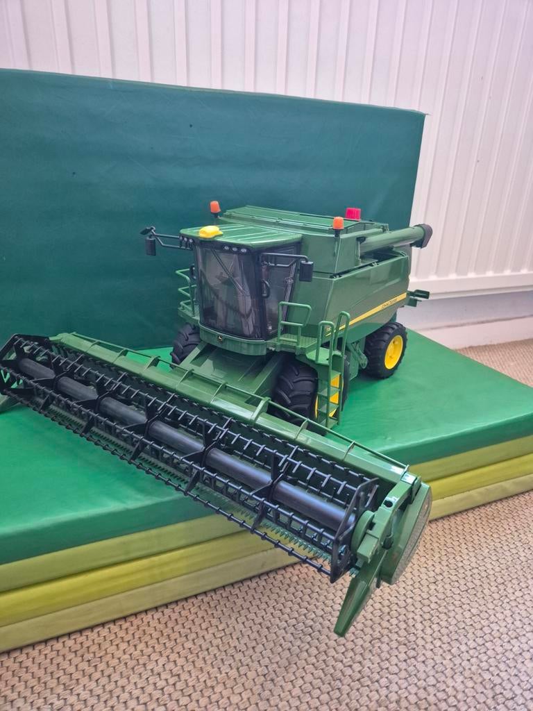John Deere T670i maaidorser - Bruder 2132, Kinderen en Baby's, Speelgoed | Speelgoedvoertuigen, Ophalen, Zo goed als nieuw