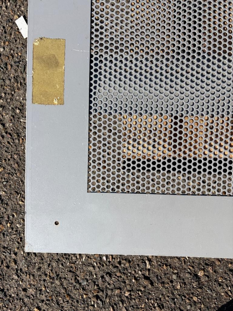 ijzeren plaat geperforeerde rooster zeef ( 483 ), Doe-het-zelf en Verbouw, Platen en Panelen, Ophalen, Overige materialen, Gebruikt