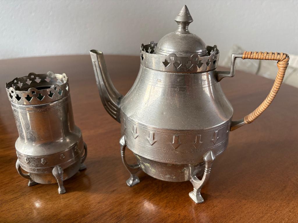 Tinnen kannetje en bijbehorend lepelvaasje, Antiek en Kunst, Antiek | Tin, Ophalen of Verzenden