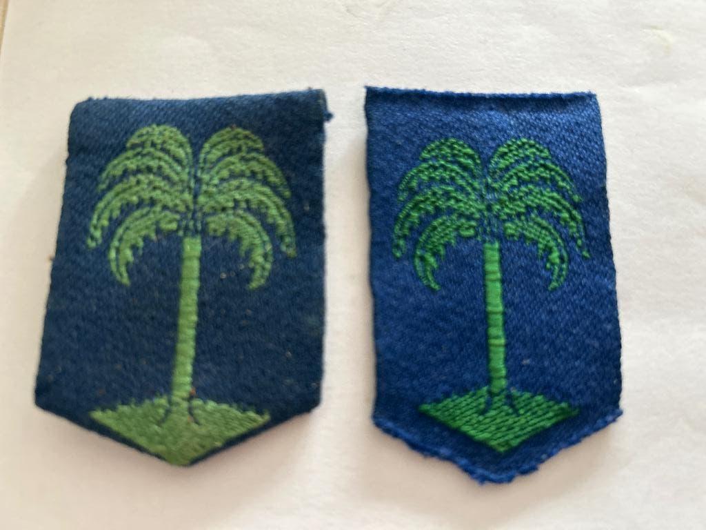 Set van 2 Originele Mouwembl.2e Divisie "Palmboom" (Indië), Verzenden, Landmacht, Nederland, Embleem of Badge