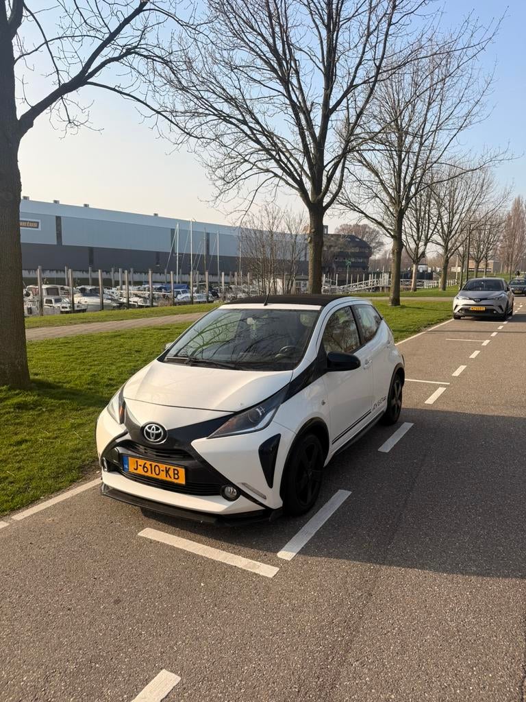 Toyota Aygo 1.0 12V Vvt-i Ddrs 2015 Wit, Voorwielaandrijving, Zwart, Cabriolet, 4 stoelen