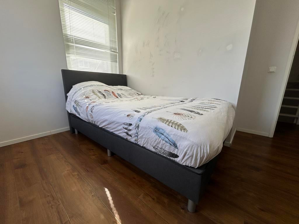 Boxspring, antraciet, 1.20 meter breed., Ophalen, Gebruikt, Twijfelaar, 120 cm