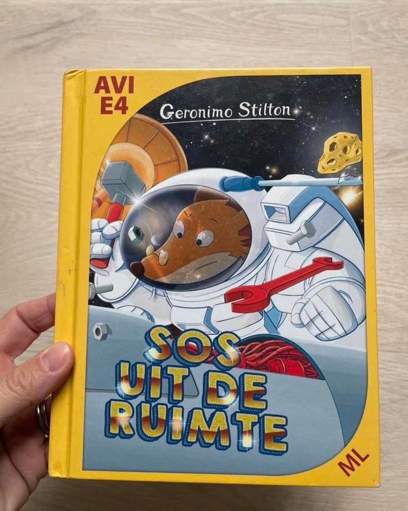 Geronimo Stilton AVI E4 - SOS uit de ruimte, Boeken, Ophalen of Verzenden, Gelezen, Fictie algemeen