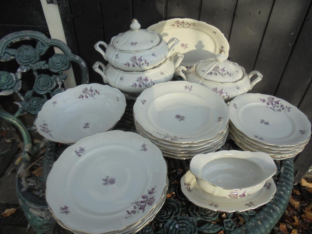 Dinerservies Valeram rood/paars bloemboeket orhcidee / iris?, Ophalen of Verzenden