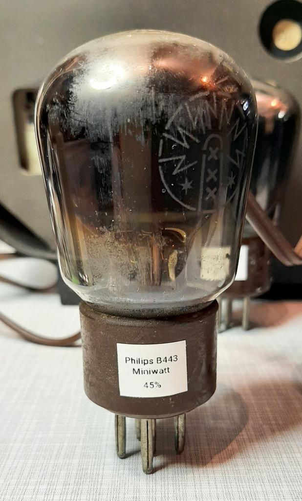 Philips B443 Penthode Tube, Ophalen of Verzenden