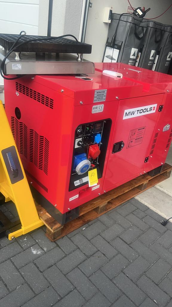 Diesel generator geluidsgedempt 15kW 230V/400V, Ophalen, Zo goed als nieuw, Dieselolie